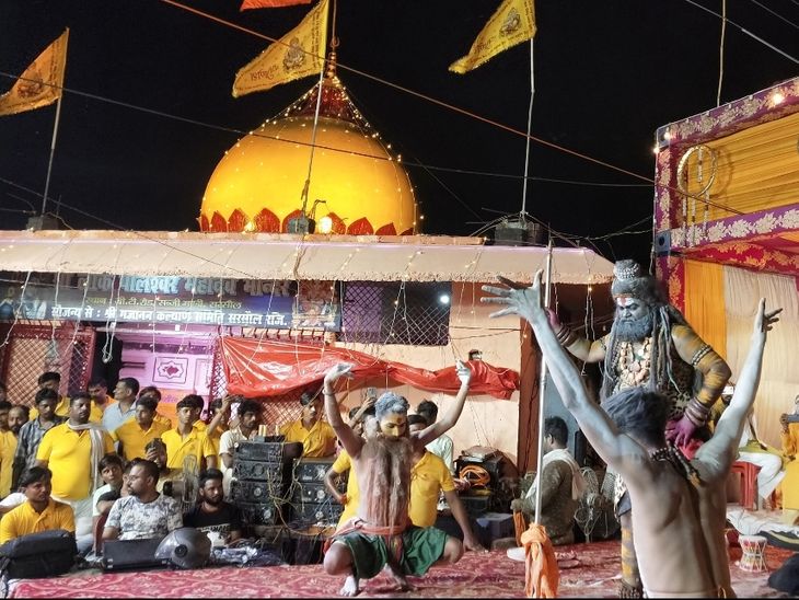 Ganesh festival being celebrated with pomp by installing an idol ...