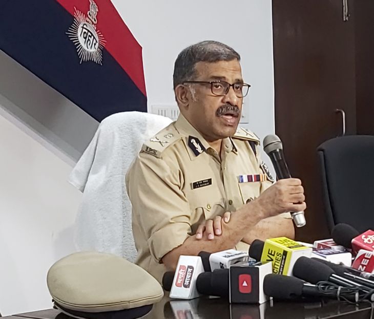 Is the police headquarters trying to save Nawada SP?, There is a case