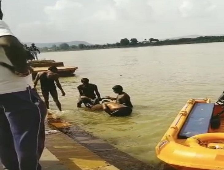 Khirkiya's youth drowned while taking bath in Narmadapuram, dead body ...