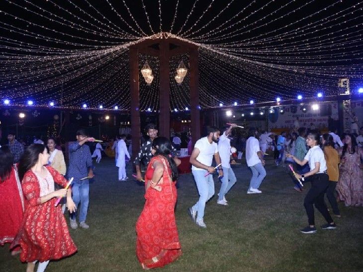 Youth were seen dancing on Gujarati and Mewari tunes, organized till ...
