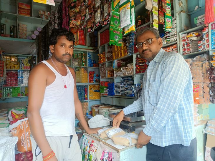 4 samples were taken in the investigation of 7 shops | देवरिया में ...