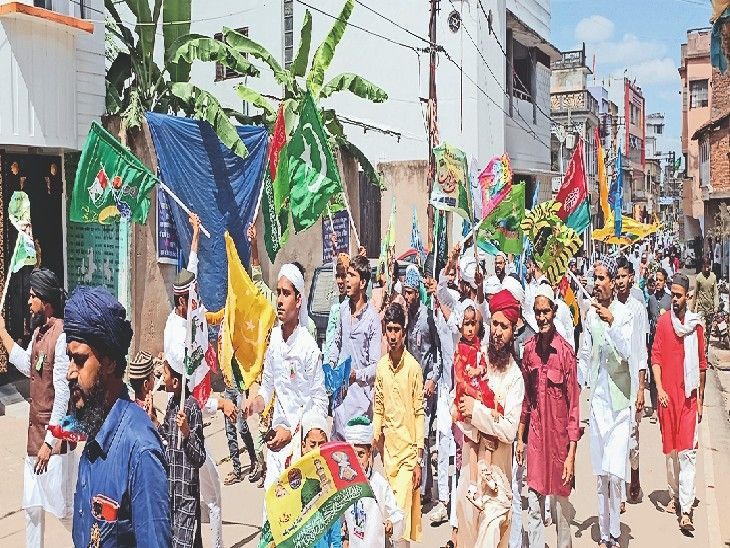 The procession took out with pomp on the birthday of the Prophet ...
