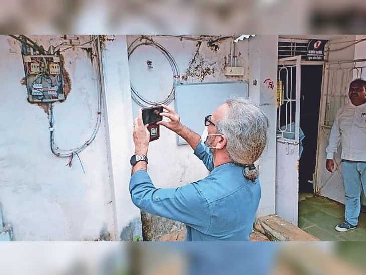 The team from Delhi made a video of the disarray in the hospital, the ...
