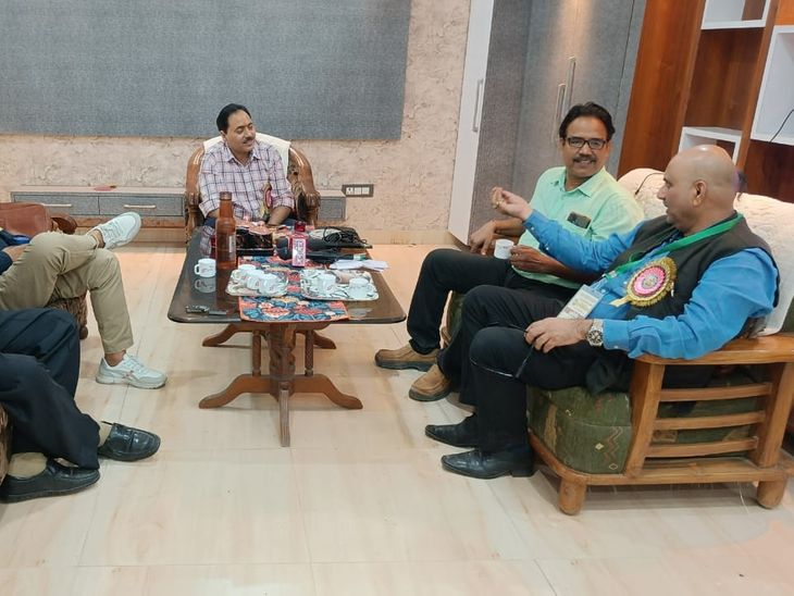 Said- Rakesh Tikait has the support of his party, the remote of ...
