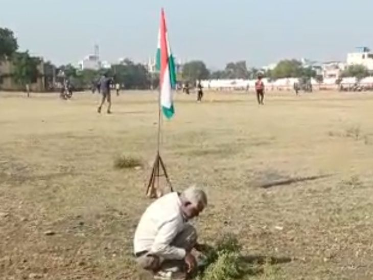 AAP party workers launched cleanliness campaign in number 2 school ...