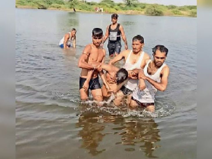 Two students also jumped after seeing Destane taking a bath in the ...