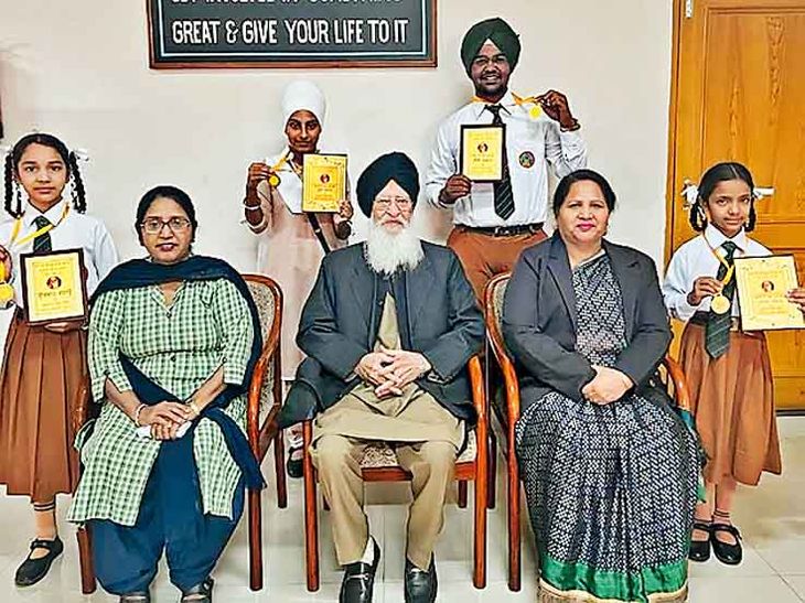 First student of Baba Farid Public School | गुरबानी कला मुकाबलें: बाबा ...
