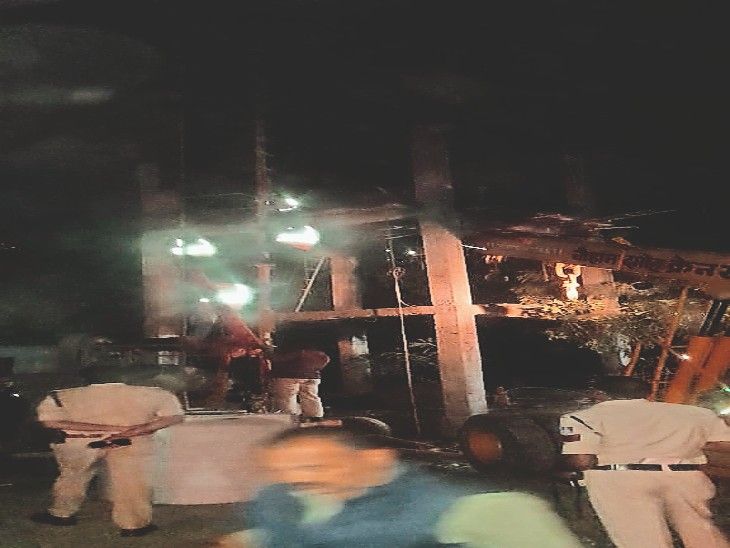 The slab of the tank under construction collapsed; Three laborers ...