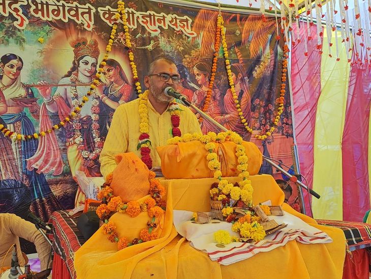 Pandit Dinesh Pathak said - Sun is the god of wealth
