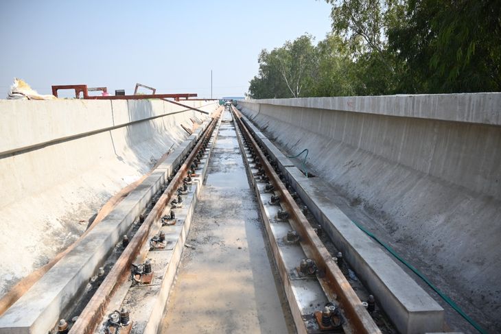 Ballastless track will be laid, it is different from normal track
