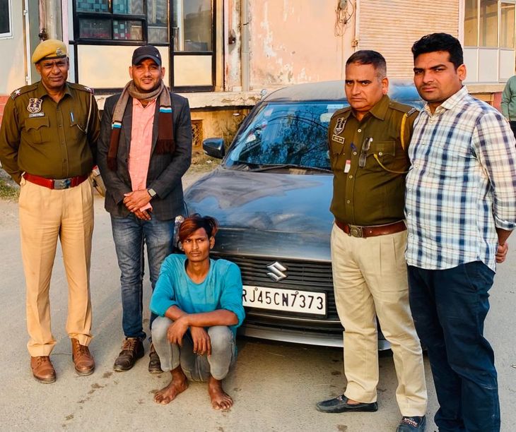 The accused was trying to steal and sell the car in another district | चोरी  गई कार के साथ चोर भी पकड़ा गया: चोरी कर दूसरे जिले में कार बेचने के फिराक