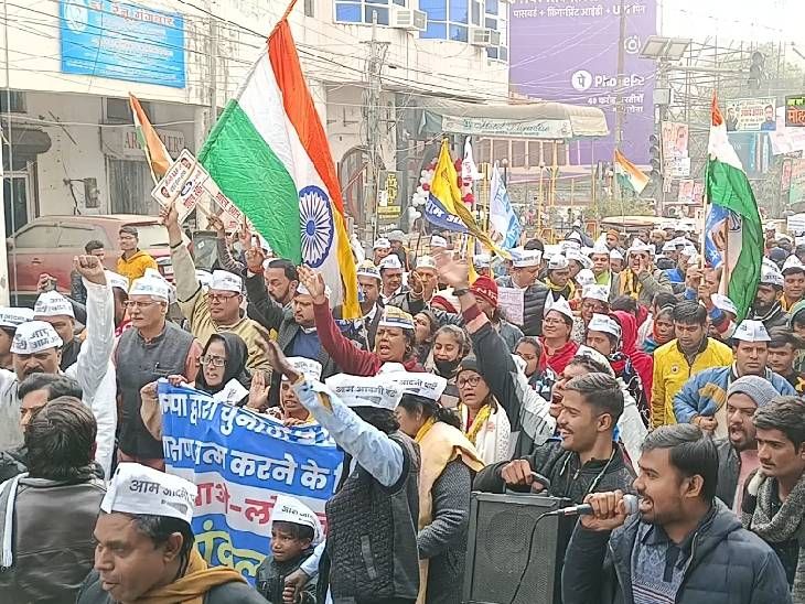 When the collectorate gate was closed, he sat there, handed over a