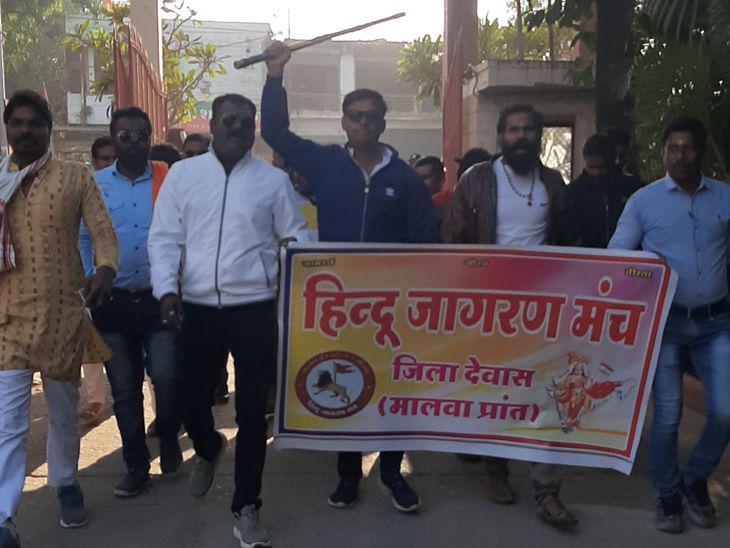 Handing over the memorandum to the manager said- Pathan did not show ...