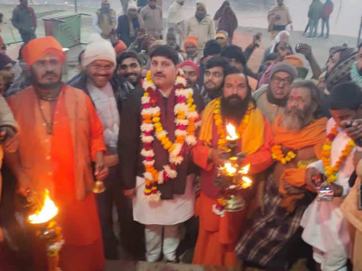 Colonelganj MLA performed Mahaarti with Barkhandi Nath Mahant ...
