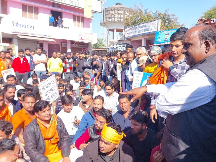 Not a single shop opened on the call of Go Raksha Samiti | सीहोर का ...