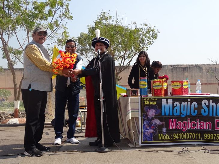 Magic shown to prisoners in jail: Efforts to change the mind of people ...