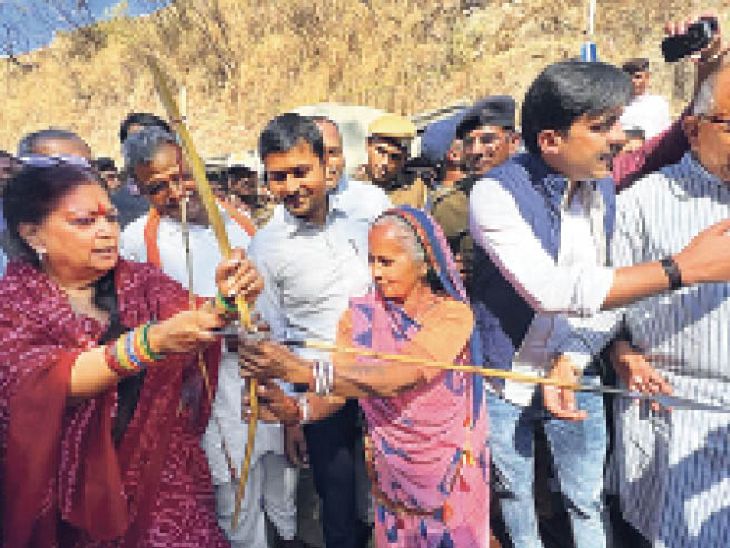 Former CM Vasundhara Raje traveled on foot from Naya Tapra (Dolpura) to ...