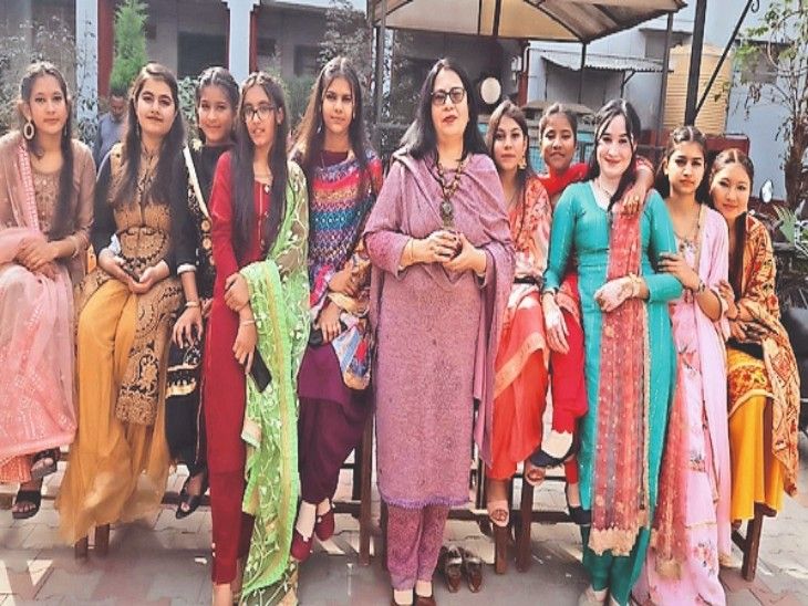 11th class students gave farewell party and best wishes for exam ...