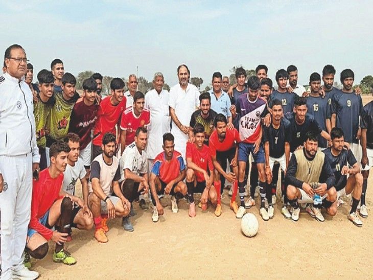 Balamba's team became first and Dhandheri second in football | चार ...