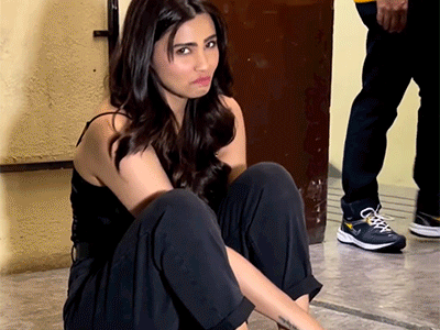 Salman Khan's Actress Daisy Shah Trolled Video Bollywood News डेजी