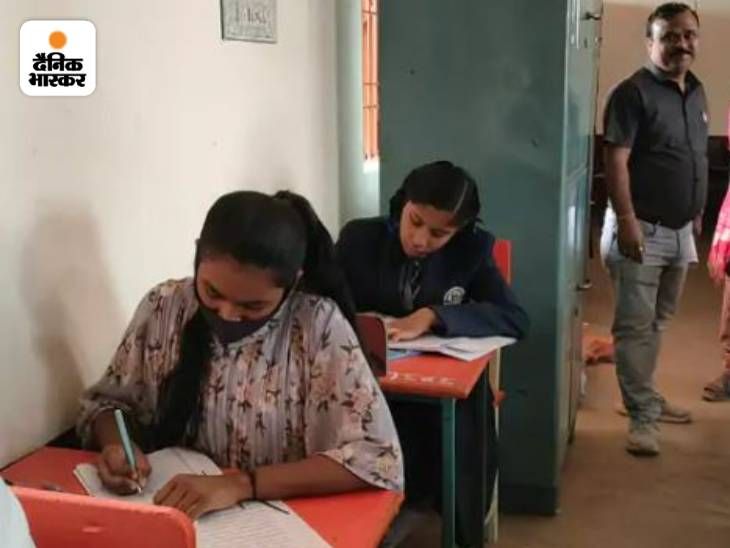 Nargis Khan, a class VII student of Swami Atmanand Utkrisht Vidyalaya ...
