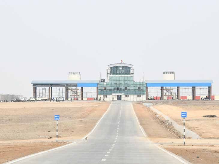 Testing of Rajkot's Hirasar Airport begins, Gujarat will get the airport  with the longest runway | पीएम का ड्रीम प्रोजेक्ट पूरा: राजकोट के हीरासर  एयरपोर्ट की टेस्टिंग शुरू, गुजरात को मिलेगा सबसे लंबे रनवे वाले हवाई अड्‌डा  - Gujarat News | Dainik Bhaskar