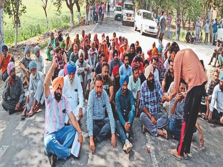 Accused of usurping plots given to the poor, people demonstrated by ...