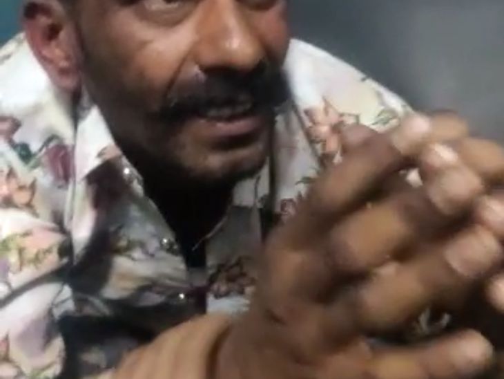 Tried to kidnap after molesting a moving train in Muzaffarnagar, GRP let off | ऊधमपुर एक्सप्रेस में छेड़छाड़ के आरोपी को पीटा, VIDEO: मुजफ्फरनगर में चलती ट्रेन में छेड़छाड़ के बाद अपहरण की कोशिश की, GRP ने छोड़ा - Muzaffarnagar News | Dainik Bhaskar