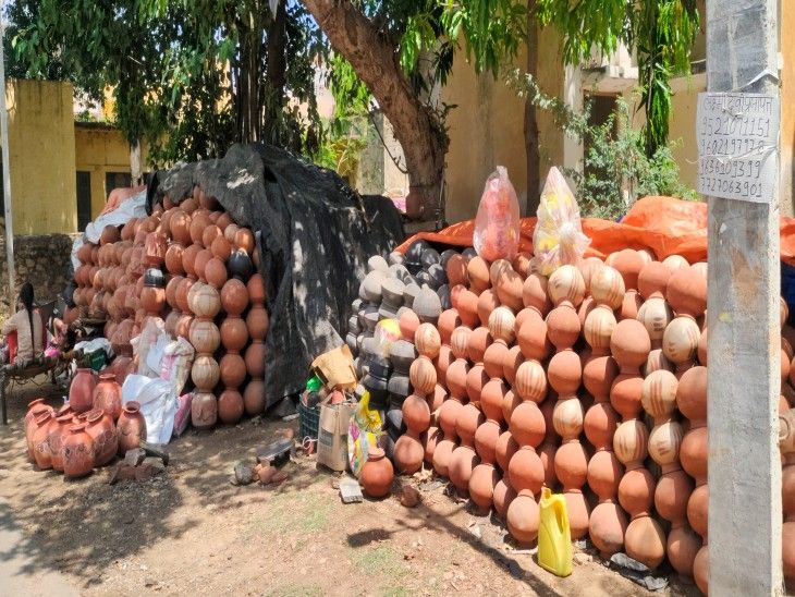 Due to unseasonal rains, Matka seller is worried, due to cold weather ...