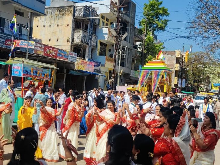 Lord Mahavir came out riding on the chariot, Jai Jinendra Pyau was ...