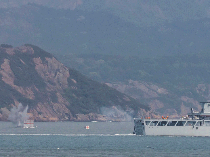 Chinese warship starts livefire drills near Taiwan ताइवान के पास चीन