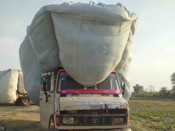 Straw vehicles were causing heavy jam on NH52, police cut challans of ...
