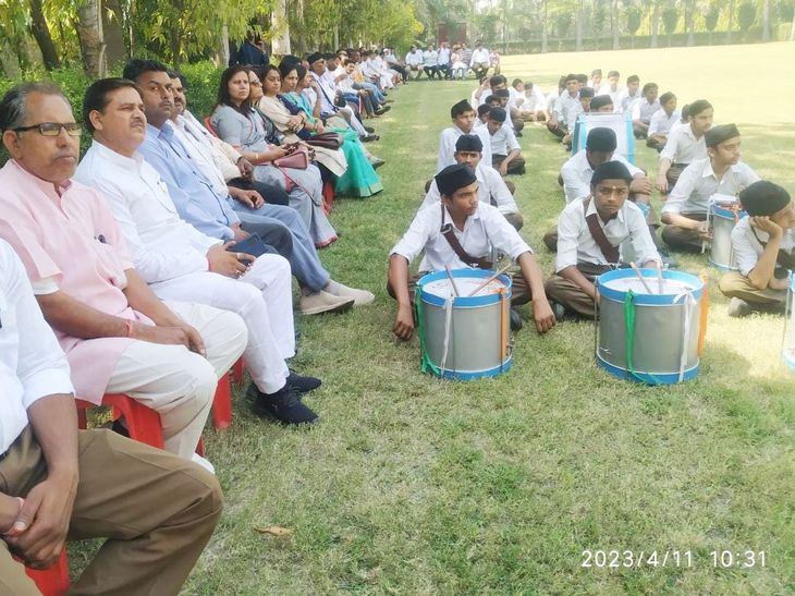 Students of Ghosh class demonstrated skills, showed Trishul, Swastik ...