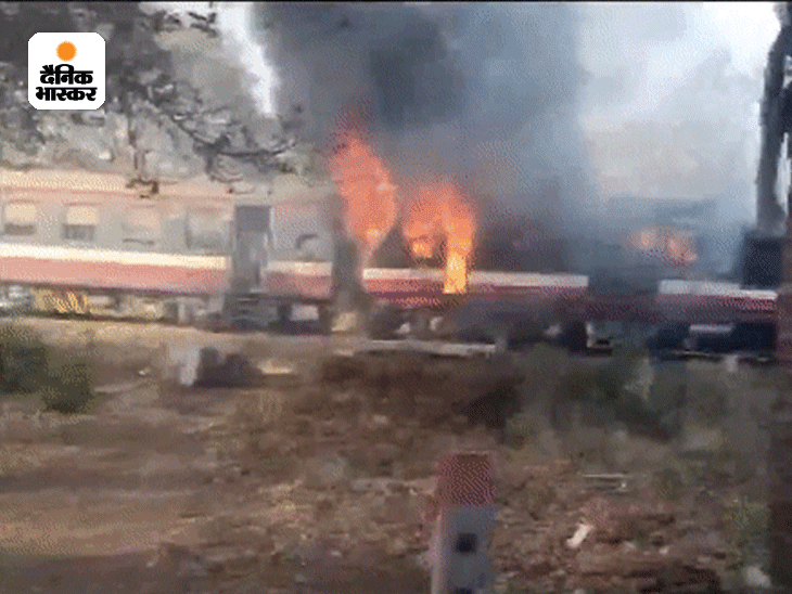 MP Burning Train; Ratlam Indore DEMU Train Fire Accident Photos Update ...