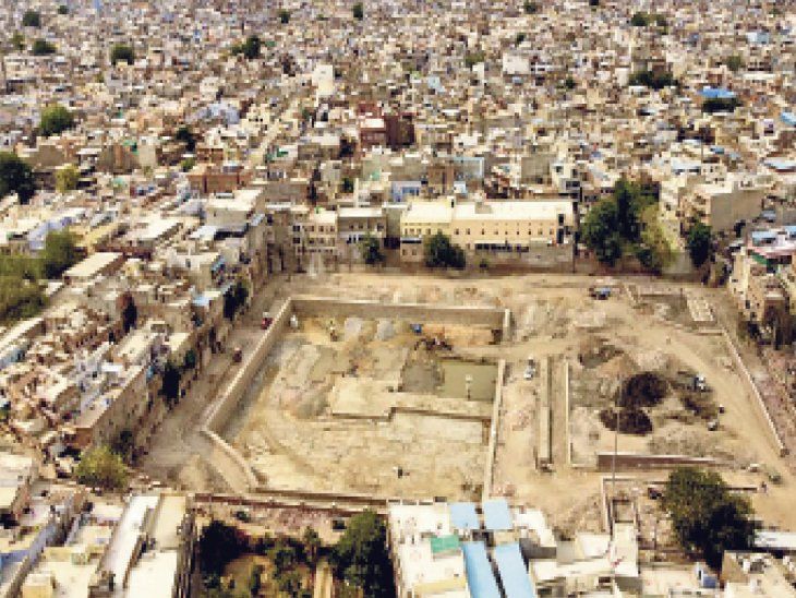 Somewhere the colony was cut, somewhere the park; Baiji Talab was like ...
