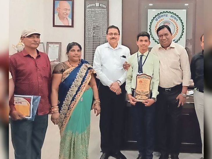 The toppers of the district who came in class 10th and 12th sat on the ...