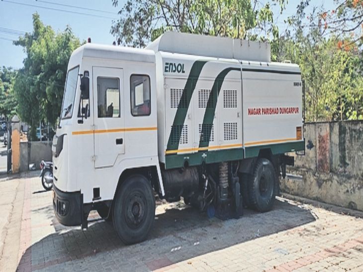 6 months ago, the brush of the road sweeper machine was damaged ...