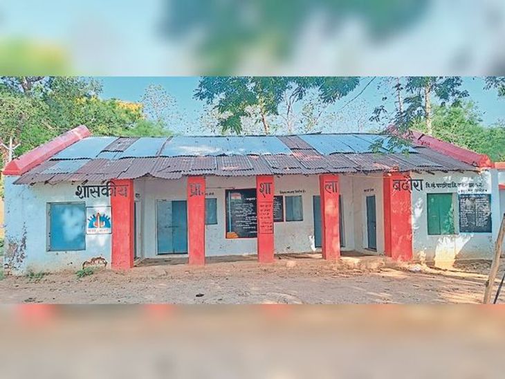 Badora Primary School building in bad condition, rust in tin shed ...