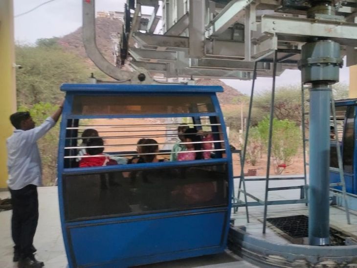 Trolley wheel fell from the wire in the ropeway in Pushkar, 16 tourists ...