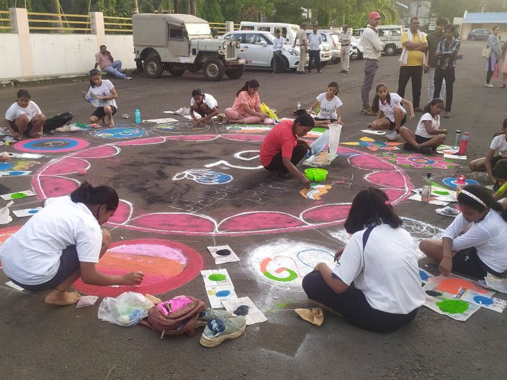 50 children made Rangoli for G-20 in the Collectorate premises ...