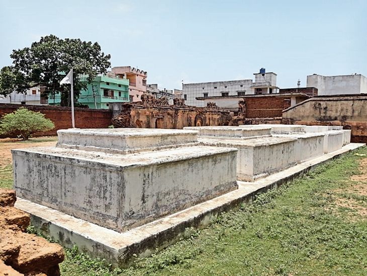 कबीर कुटी में है 4 पंथ गुरुओं की समाधि: 97 साल तक कबीर पंथ‎ का गुरु गद्दी  पीठ रहा कवर्धा, जिससे जिले का नाम पड़ा कबीरधाम