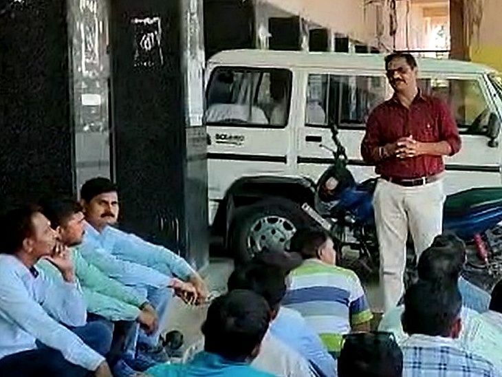 Rajsamand teachers protest against non-academic work | बीएलओ ट्रेनिंग ...