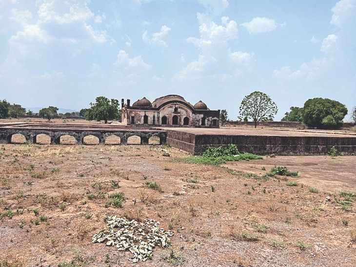 where-mumtaz-s-dead-body-was-kept-safe-that-ahukhana-is-completely