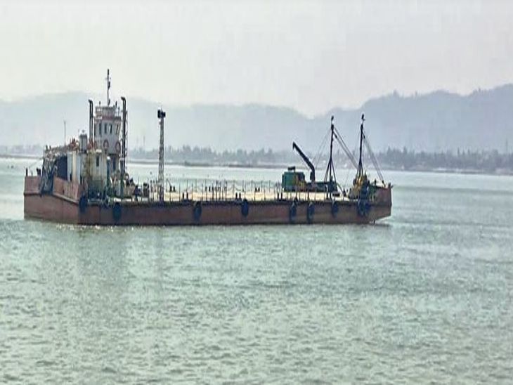 The Dahu whom the police could not find, he is sinking the ship in the ...