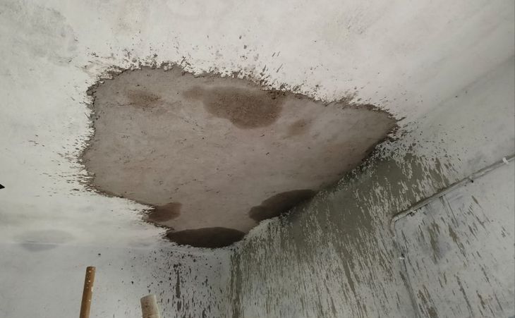 Pvt. Dripping water from casting and sealing in health center building