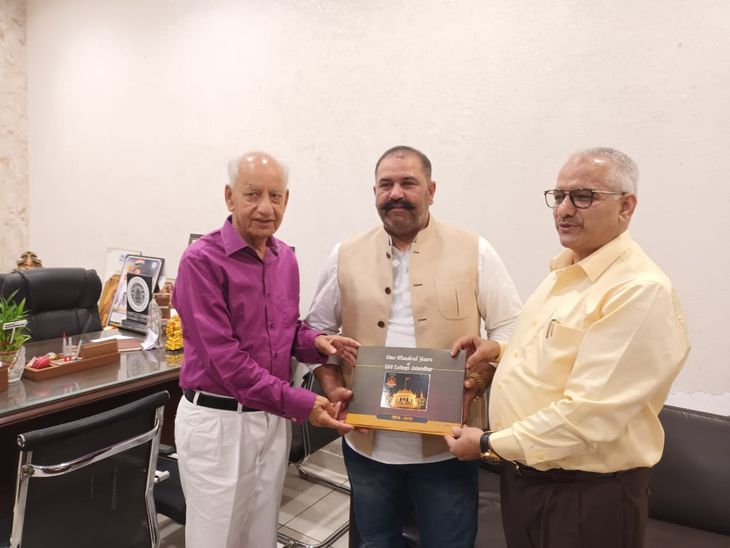 The people of Sri Guru Gobind Singh Avenue put the issue of cleanliness