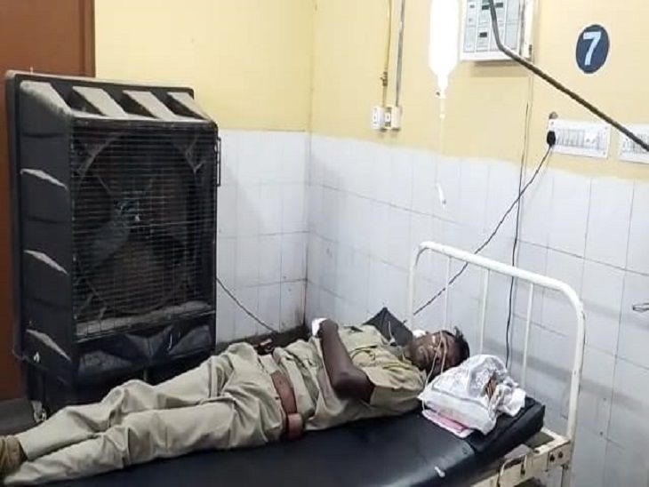 Car collided in Sikandra during night patrol, admitted to district hospital