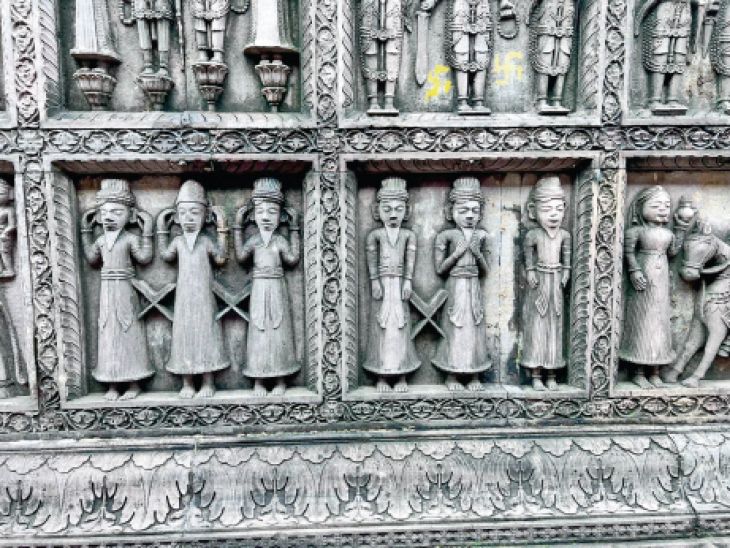 Statues of 5 Muslim Pirs from Mecca in Hindu temple, Quran in hand