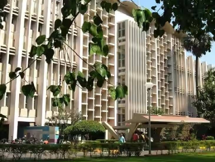 IIT Bombay students, Vegetarians hostel canteen IIT बॉम्बे के हॉस्टल कैंटीन में लगे पोस्टर पर
