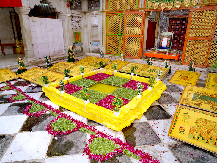 Darshan of temple special boat Manorath today under Adhik Maas ...